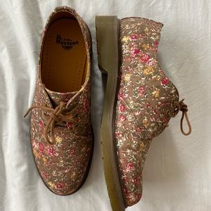 🌸 ARTSY DR MARTEN SHOES